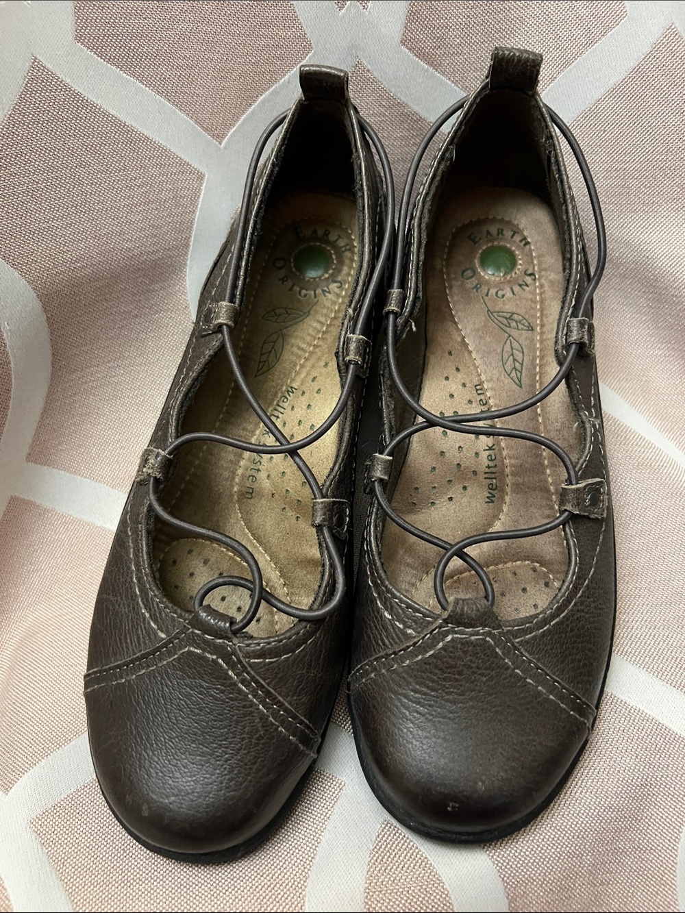 Earth Origins Brown Leather bungee-laced-straps Flat Loafers
